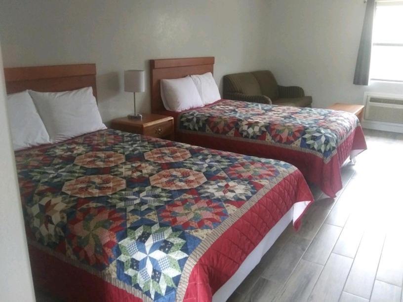 Whispering Creek Lodging & Rv Resort Newton Kültér fotó